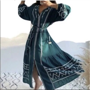 NEU Zara grün bestickt Gürtel Boho Kaftan Midikleid Größe Small - Bild 1 von 7
