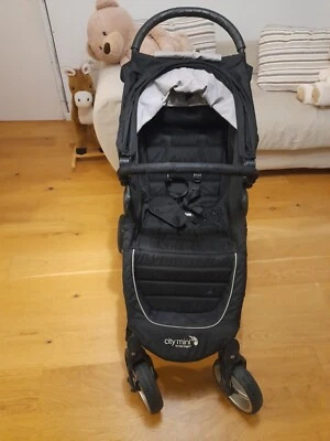 Passeggino City Baby Jogger 4 ruote pieghevole. Nero. Ottimo stato, singolo. - Immagine 1 di 4