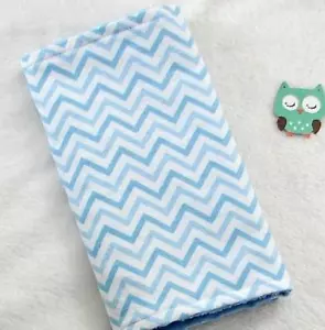 Handgefertigt, Flanell blau Chevron Print & blau Minky Bubble Baby Spucktuch - Bild 1 von 2