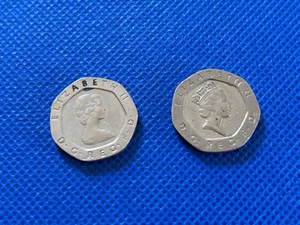 Lot of (2) 1984 & 1994 Queen Elizabeth II UK 20 pence - nice coins low shipping - Imagen 1 de 2