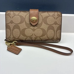 Coach Phone Wallet in Signature wristlet credit card document - Picture 1 of 18