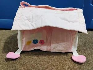 Difícil de encontrar Casa de muñecas de tela con cremallera PediaCraft Bunny House de Jonal Creations de colección - Imagen 1 de 12