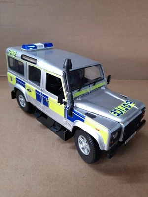  1.18 - LAND ROVER DEFENDER 110 UK POLICE   By Universal Hobbies BOXED - Image 1 of 4