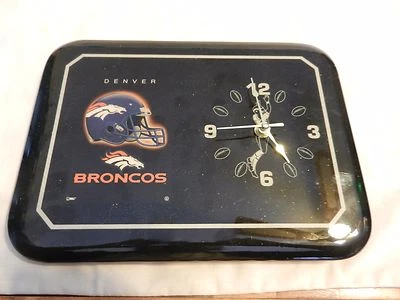Reloj de pared de fútbol americano barnizado rectangular Denver Broncos Foto 1 de 3