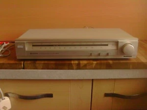 Hitachi FT-3500L AM-FM StereoTuner silber. Schaltet sich nur ein und nicht vollständig getestet. - Bild 1 von 3
