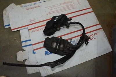 Pinças de freio dianteiro Honda CBR900RR 1994–1997 (L & R) – FABRICANTE DE EQUIPAMENTO ORIGINAL 45100-MW0-036 / 4520 - Imagem 1 de 4