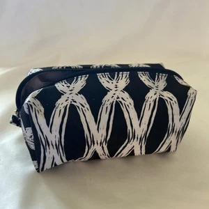 Jewell by Thirty One Makeup bag, Black White Geometric Shape Design - Picture 1 of 6