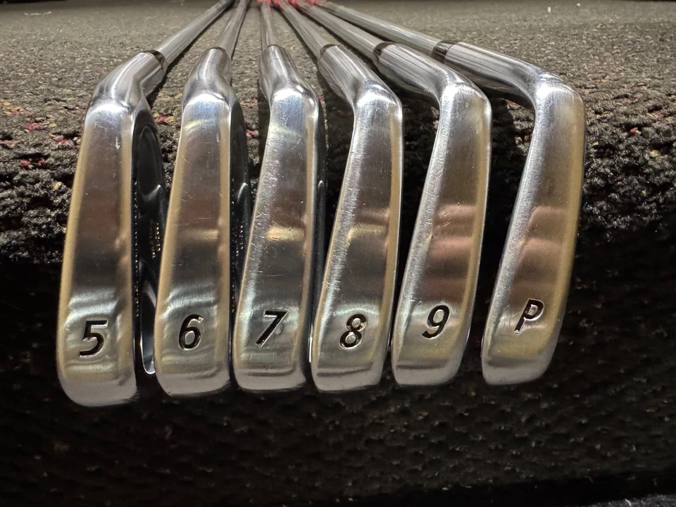 Juego de hierro Miura CB-2007 'players' con eje rígido de grafito Fujikura MCI 100-S P-5 Foto 1 de 4