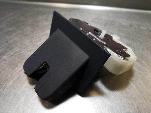 AUDI Q2 Orig.Heckklappenschloß Klappenschloß _ 81A827505 _ * NEUWERTIG * - Bild 1 von 4