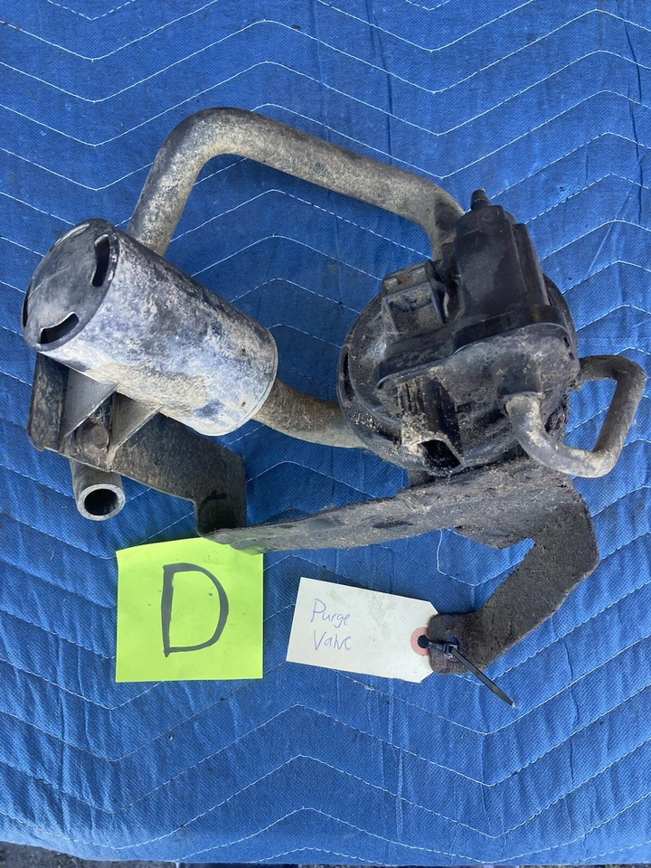 1997-2002 Jeep Wrangler TJ conjunto de válvula de purga vácuo fabricante de equipamento original #3280M - Imagem 1 de 4