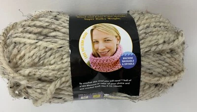 Lion Brand Wool-Ease Thick & Quick Yarn 123 Oatmeal 82% Acrylic 10% Wool 8%Rayon - Image 1 of 4