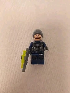 LEGO Guard Ski Beanie minifigure Jurassic World 75927 dinosaur ACU Trooper - Picture 1 of 3