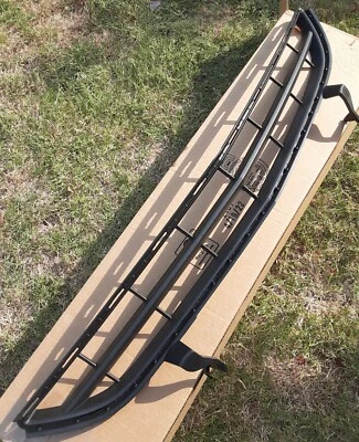 New GM OEM 2013-17 Buick Enclave Lower Fascia Grill PN# 20983400 - Imagem 1 de 4