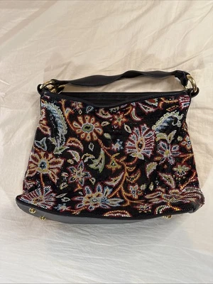 Bolso de Hombro Whiting & Davis Negro Estampado Floral Malla Metálica con Borde de Cuero Negro Foto 1 de 4
