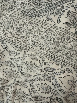 POTTERY BARN 2 Pillow Covers MEDALLION/SAFAVID Persian 25 X 25 NEUTRAL Linen/Ctn - Image 1 of 4