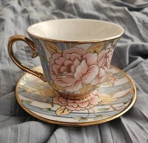 Taza de té y platillo decorativo floral con borde dorado delicado azul rosa - Imagen 1 de 5