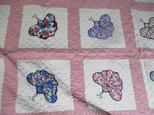 VINTAGE, BUTTERFLY, QUILT. 87" by 74". excellent condition. - Picture 1 of 4