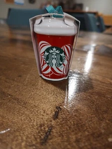 Adorno de Navidad de cerámica Starbucks 2024 - Imagen 1 de 3