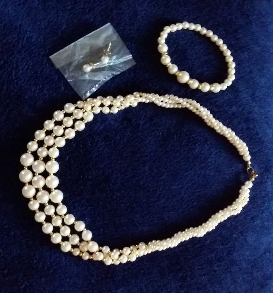 Schmuckset - Perlenkette mit Armband und Ohrstecker - Neu   (Modeschmuck) - Bild 1 von 1