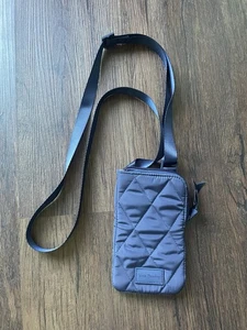 Vera Bradley Quilted Zipped Crossbody Navy Blue Travel Purse Cell Phone Case ID - Picture 1 of 6