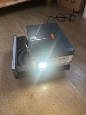 Vintage 1970’s Rank Aldis 2000 Slide Projector In Working Order - Image 1 of 4