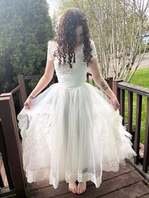 ¿Hecho a mano de colección? Vestido de novia usado 1954 longitud té B34 W24 L36 falda porción graduación Foto 1 de 4