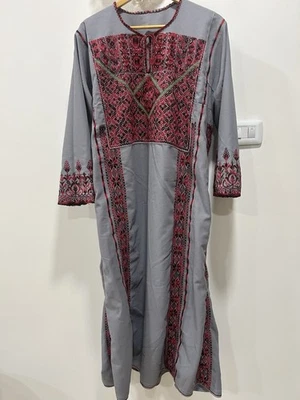 Vestido Tatreez Vintage Palestino Tradicional Thobe - Bordado a Mano Foto 1 de 4