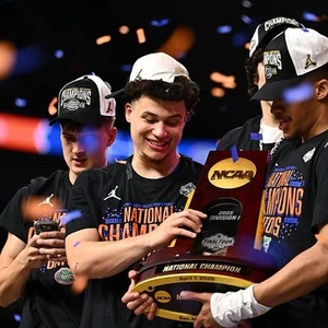 FLORIDA WINS 2025 NCAA TOURNAMENT CHAMPIONSHIP MARCH MADNESS - 5x7 Glossy Photo - Picture 1 of 1