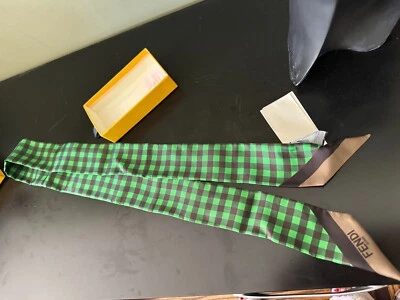 Nuevo Fendi Verde Cuadros Cinta de Seda Delgada Bufanda Diadema Envolvente Hecho en Italia Foto 1 de 4