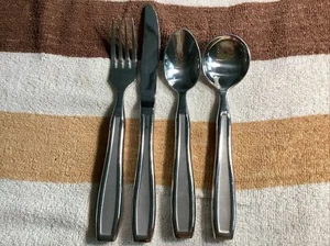 Set di utensili ponderati Kinsman ~ coltello, forchetta, cucchiaio e zuppa per tremori - Foto 1 di 4