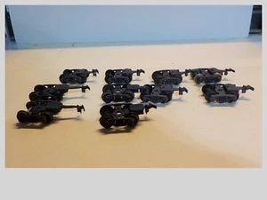 HO Lot Of 5 Pair Used Vintage Plastic Freight Car Trucks W/ Wheel Sets & Couples - Picture 1 of 8