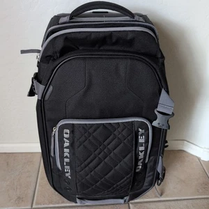 OAKLEY Luggage Wheeled rolling gear Bag Carry On LARGE See Measurements - Picture 1 of 17