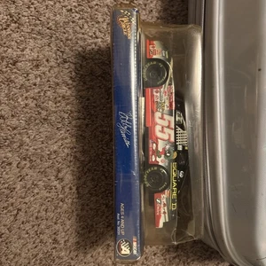 2002 Winners Circle Bobby Hamilton #55 Schneider Electric Looney Tunes 1/24 NIB - Picture 1 of 6