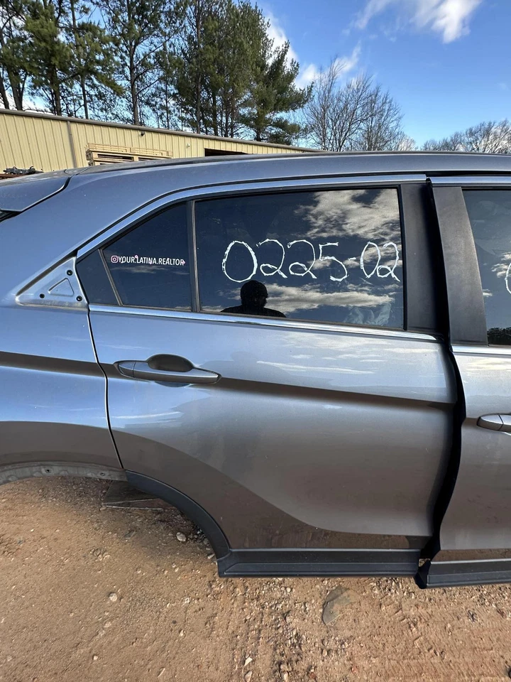 MITSUBISHI ECLIPSE 2018-2020 CRUZ PUERTA TRASERA DERECHA PANEL GRIS CON CRISTAL OEM Foto 1 de 2