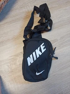 Kleine und praktische Nike Sporttasch - Bild 1 von 2
