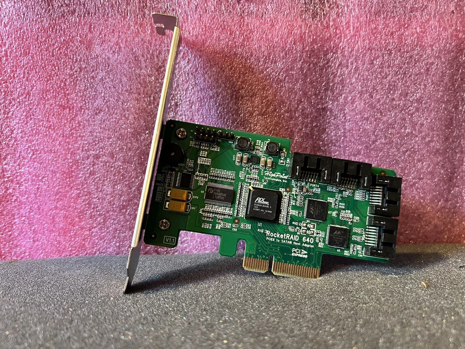Tarjeta de matriz Highpoint Rockettraid 640 4 puertos 6 GB/s Foto 1 de 4