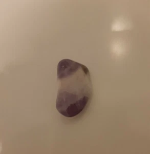 Amethyst Trommelstein Chevron gebänderte Streifen wunderschön 3 cm x 2 cm - Bild 1 von 2