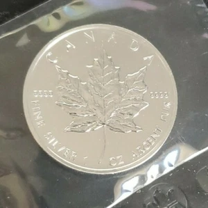 1990 Canadian Maple Leaf 1 oz .999 Fine Silver $5 BU Vaccum Sealed BUY NOW!!!! - Picture 1 of 9