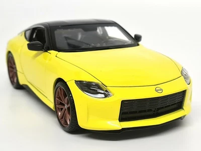 Maisto 1/24 - Nissan Z 2023 Coupe Bright Yellow Diecast Scale Model Car - Image 1 of 4
