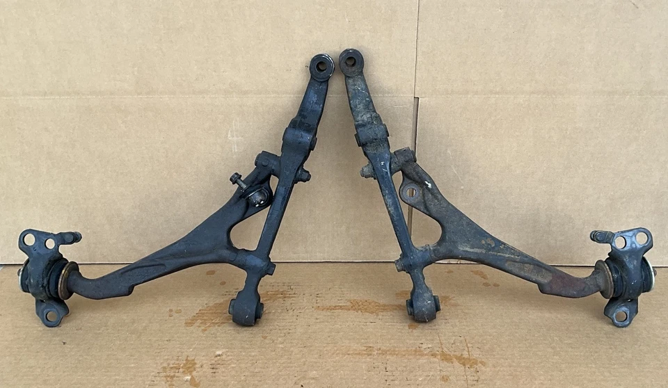1994-2001 ACURA INTEGRA LEFT AND RIGHT FRONT LOWER CONTROL ARMS OEM - Image 1 of 4