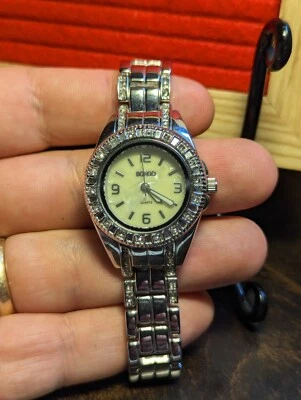 Reloj Bongo Damas BG4323 Banda Plateada Cara Redonda Estrás FUNCIONA/BATERÍA NUEVA Foto 1 de 4
