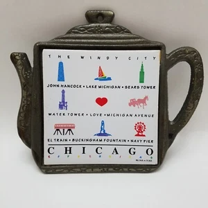 Vintage Chicago Untersetzer Gusseisen Teekanne geformte Fliese Souvenir 7 x 6 Zoll - Bild 1 von 10