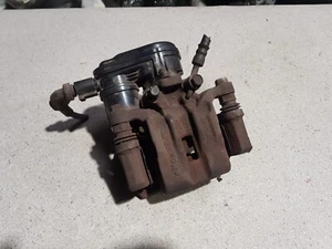 Bremssattel hinten Beifahrerseite elektrisch Kia Soul mk2 EV Bj 2015 - Bild 1 von 2
