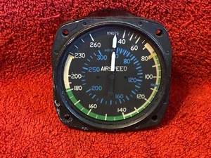 B&D AIRSPEED INDICATOR P/N 135260-0208 CESSNA P/N C661040-0208 - Picture 1 of 7