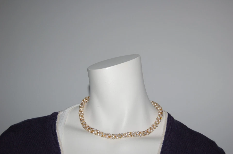 Hand gehäkelte Perlenkette aus Kunstperlen - gold-beige - Bild 1 von 1