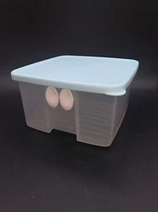 NEW Tupperware #3993 Fridgesmart Small Clear Container Light Blue Lid 4 1/2 Cup - Picture 1 of 2