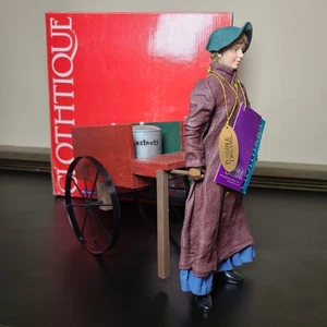 Dept 56 Clothique Possible Dreams PRISCILLA #720048 Figur mit Kastanienwagen & Box - Bild 1 von 16