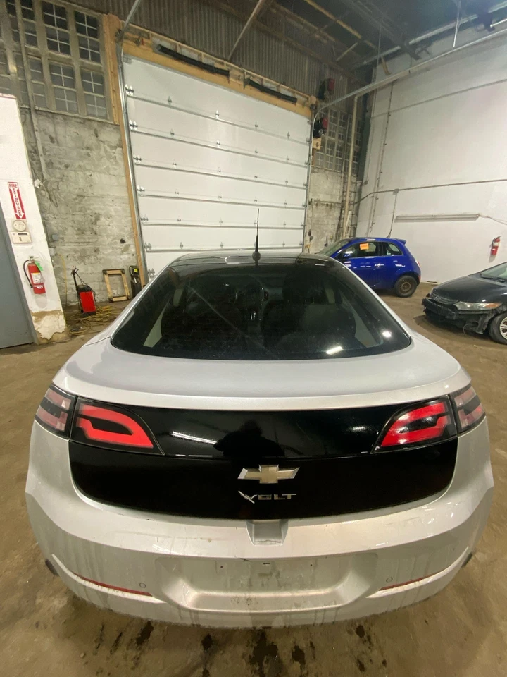 (LOCAL PICKUP ONLY) 11 12 13 14 15 CHEVY VOLT Trunk Decklid Tailgate - Image 1 of 4