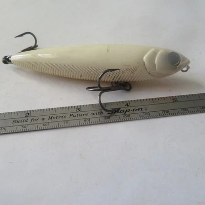 FISHING LURE YO-ZURI 3¾" MINNOW 3DB F BIG EYES ALL WHITE  MAY NOT HAVE BEEN USED - Image 1 of 3