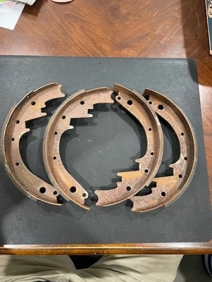 Conjunto de sapatas de freio traseiro para caminhão Ford 1948 e superior, 1949-51 Mercury 11" x 1 3/4" novo na caixa - Imagem 1 de 4